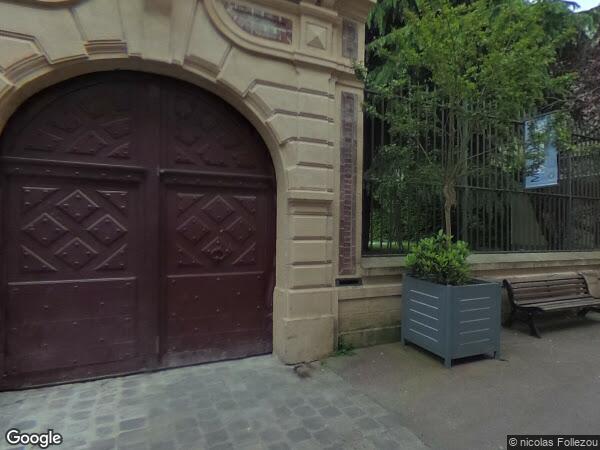 UN LOCAL COMMERCIAL À USAGE DE COIFFURE