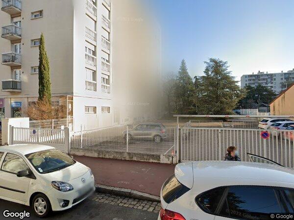 UN ENSEMBLE IMMOBILIER