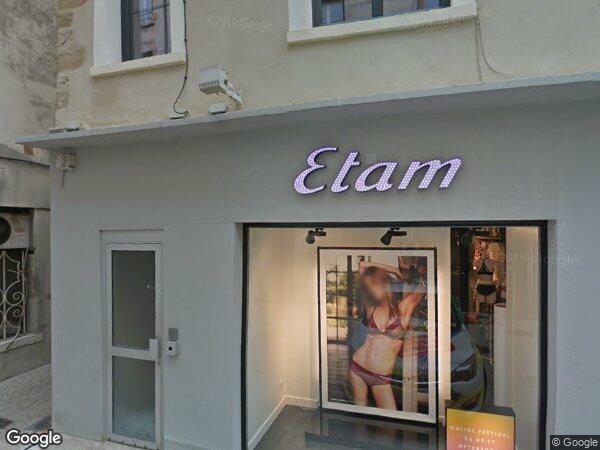 UN APPARTEMENT AVEC UN GRENIER ET UNE CAVE