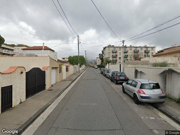 UNE MAISON À USAGE D'HABITATION