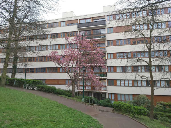 UNE CHAMBRE DE SERVICE