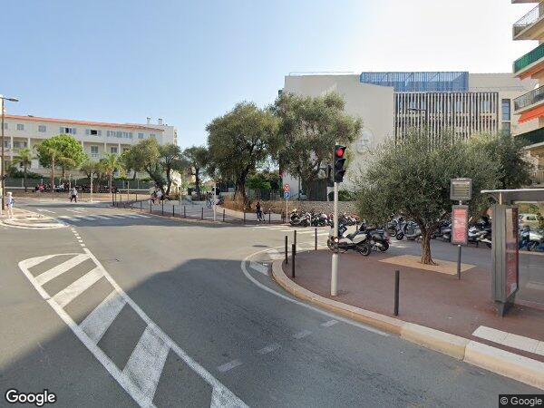 UN ENSEMBLE IMMOBILIER