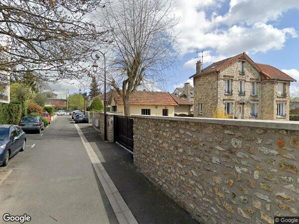 UN APPARTEMENT EN DUPLEX AVEC UNE CAVE ET DEUX EMPLACEMENTS DE STATIONNEMENT