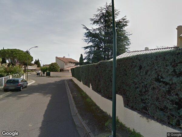 UNE MAISON D'HABITATION AVEC TERRAIN ATTENANT