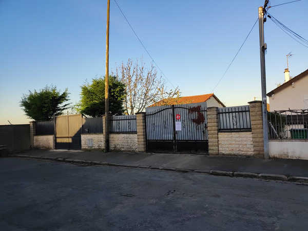 UN PAVILLON D'HABITATION