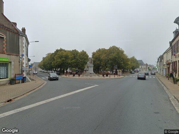 UNE MAISON D'HABITATION AVEC JARDIN ET VERGER