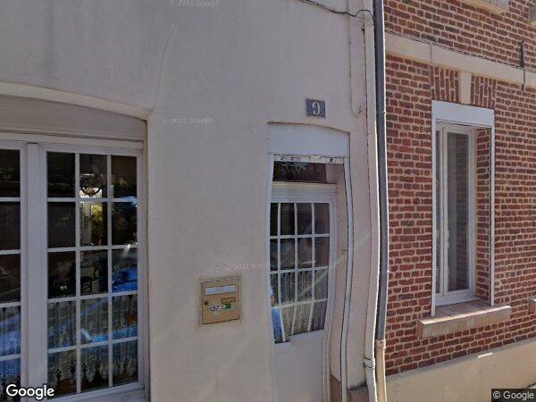 UN IMMEUBLE À USAGE D'HABITATION