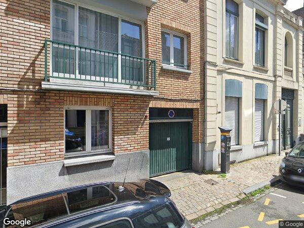 UN APPARTEMENT, UNE CAVE ET UN GARAGE