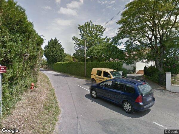 UN BÂTIMENTS AGRIGOLES À VOCATION D'ÉLEVAGE ET UNE ÉTABLE