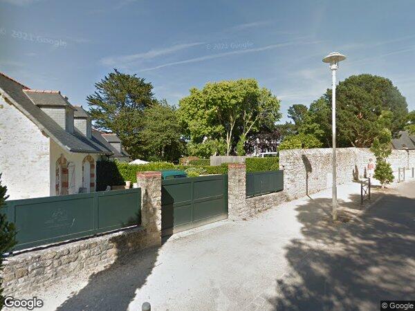 UNE MAISON D'HABITATION