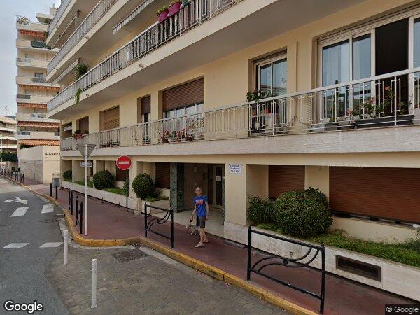 UN APPARTEMENT AVEC UNE CAVE ET UN GARAGE