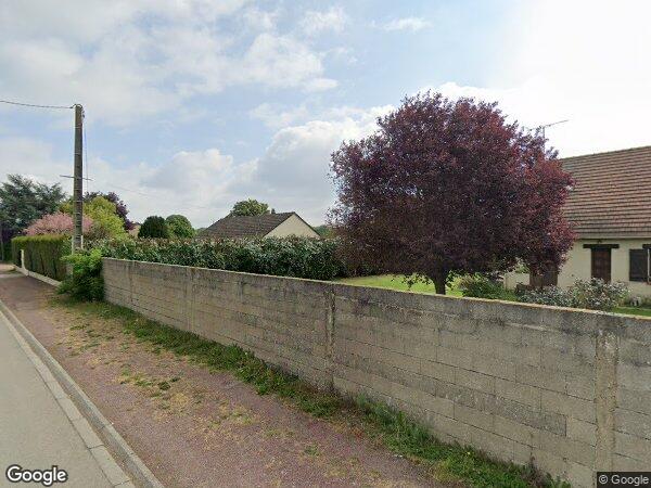 UNE MAISON D'HABITATION ET UN GARAGE