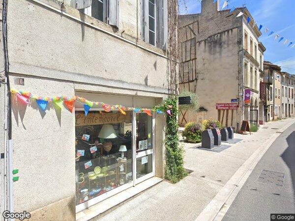 UN IMMEUBLE À USAGE MIXTE D'HABITATION ET COMMERCIAL