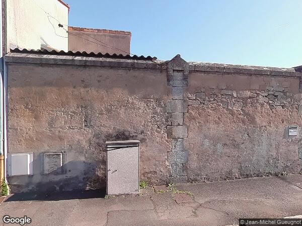 UNE MAISON D'HABITATION ET DIVERSES PARCELLES EN NATURE DE PRAIRIE