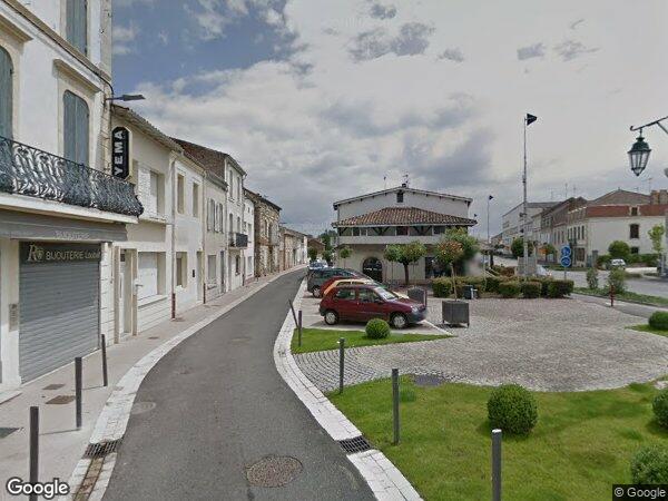 UNE MAISON À USAGE D'HABITATION