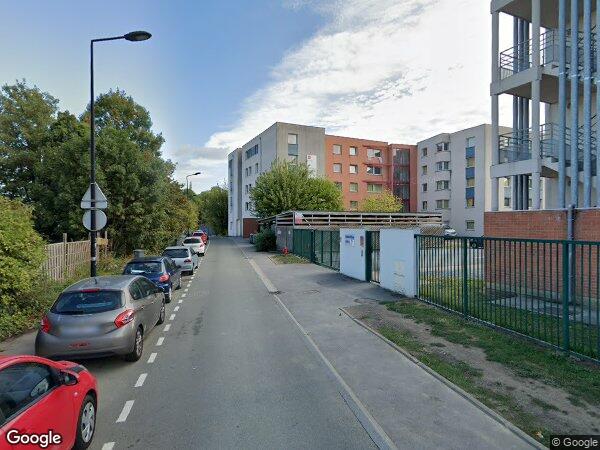 UN APPARTEMENT ET UN EMPLACEMENT DE STATIONNEMENT