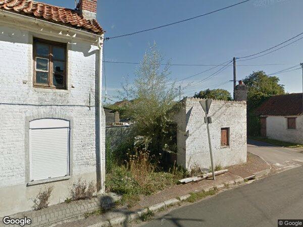 UN IMMEUBLE ET DÉPENDANCES