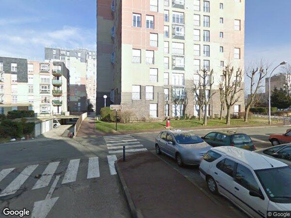 UN APPARTEMENT AVEC UN EMPLACEMENT DE STATIONNEMENT