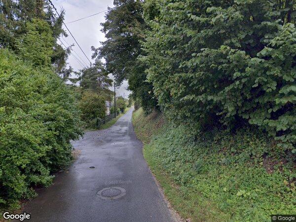 UN  VERGER ET UN JARDIN EN BORDURE DE RIVIÈRE