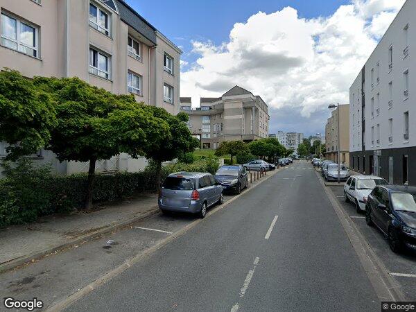 UN APPARTEMENT ET UN EMPLACEMENT POUR VÉHICULE AUTOMOBILE