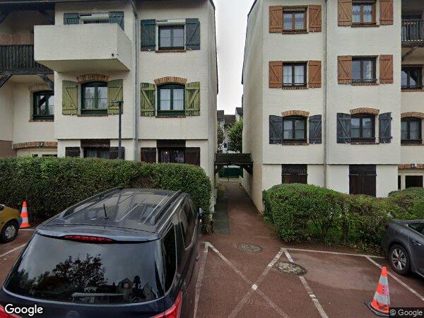 UN APPARTEMENT ET UN PARKING