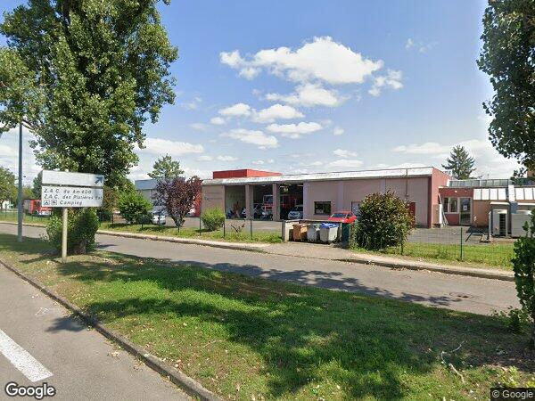 DEUX LOCAUX COMMERCIAUX ET TROIS APPARTEMENTS À USAGE D'HABITATION