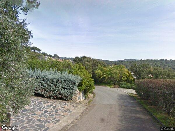 UN APPARTEMENT ET UN ABRI VOITURE