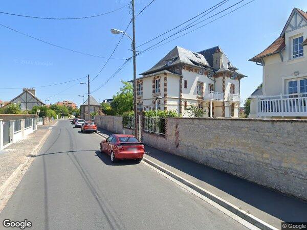 UN APPARTEMENT ET UNE PLACE DE STATIONNEMENT 