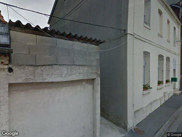 UN IMMEUBLE D'HABITATION