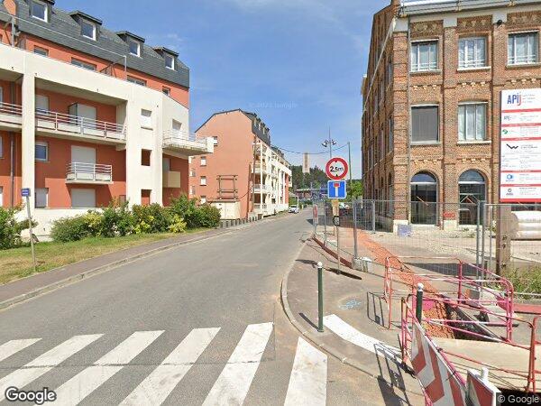 UN APPARTEMENT ET UN EMPLACEMENT DE PARKING EXTÉRIEUR