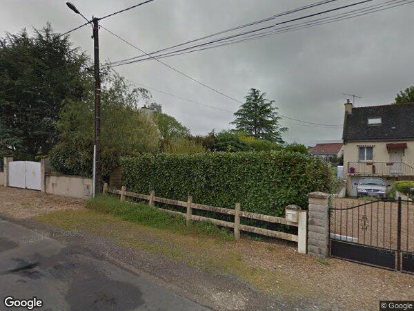 UNE MAISON D’HABITATION AVEC TERRASSE & JARDIN ARBORÉ
