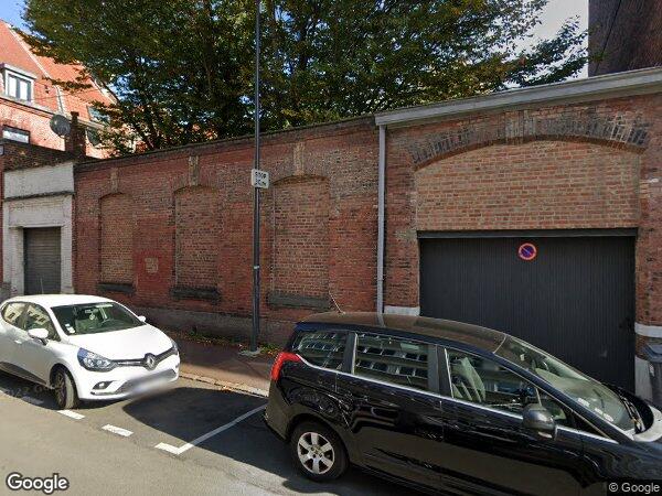 UN APPARTEMENT AVEC CAVE ET GARAGE