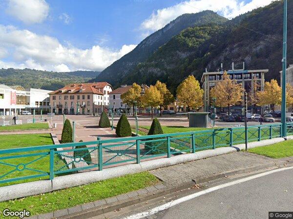 UN LOCAL COMMERCIAL AVEC CAVE ET GARAGE