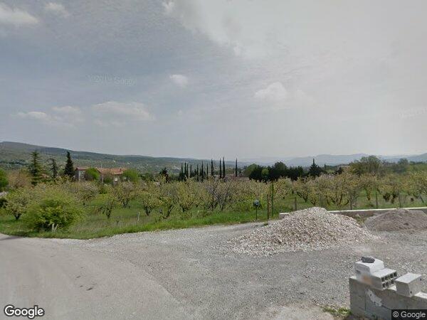 UN IMMEUBLE BÂTI ET NON BÂTI