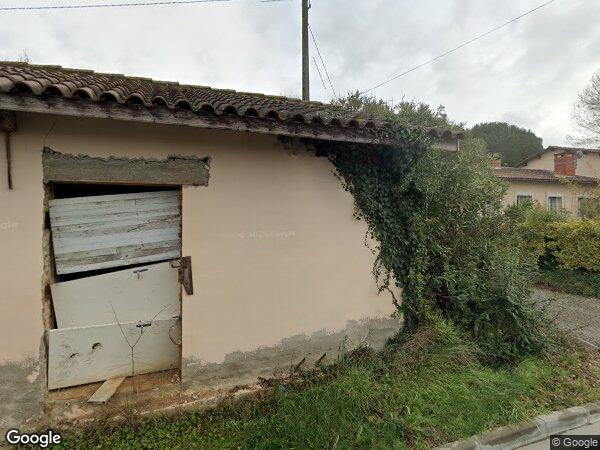 UN TERRAIN AVEC UNE MAISON EN ETAT DE RUINE