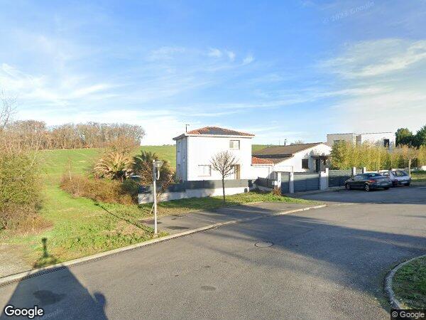 UNE VILLA AVEC JARDIN ET PISCINE