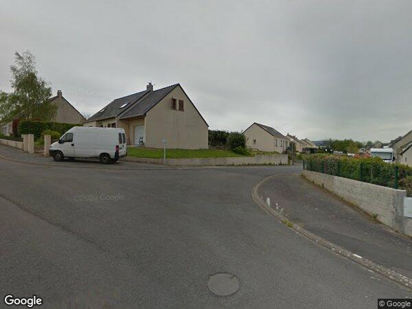 UNE MAISON EN L'ÉTAT FUTUR D'ACHÈVEMENT DANS UN LOTISSEMENT