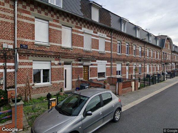 UNE MAISON À USAGE D'HABITATION