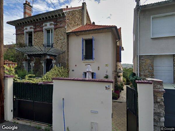 UN IMPORTANT PAVILLON