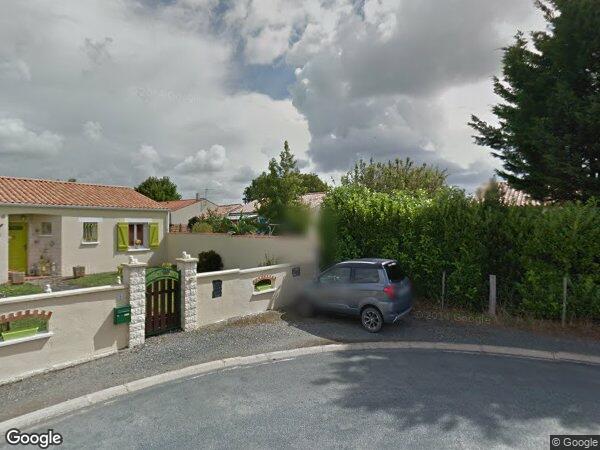 UNE MAISON