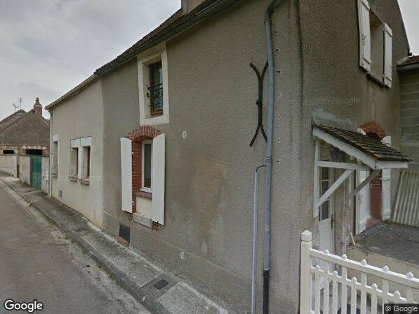 UNE MAISON À USAGE D’HABITATION ET DÉPENDANCE