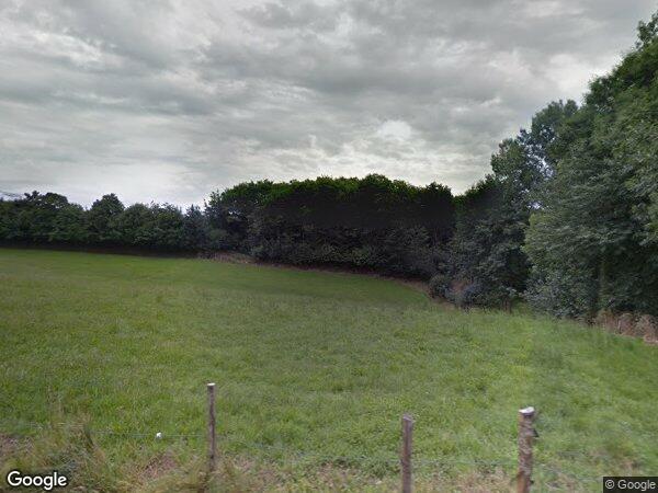 UNE MAISON D'HABITATION ET DIVERSES DÉPENDANCES