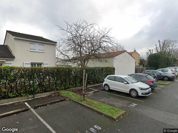 UN  APPARTEMENT ET UNE PLACE DE PARKING