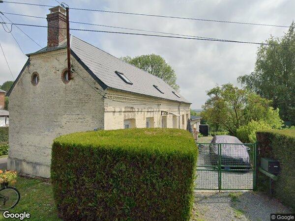 UN IMMEUBLE À USAGE D'HABITATION