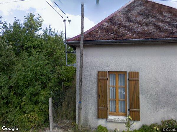 UNE MAISON ANCIENNE DE PLAIN-PIED, SES DÉPENDANCES ET TERRAINS