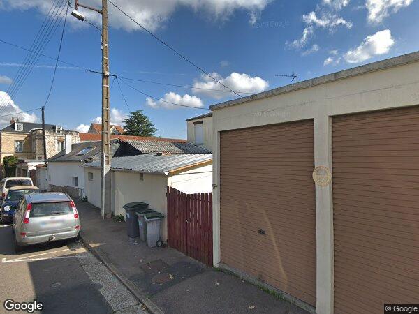 UNE MAISON À USAGE D'HABITATION