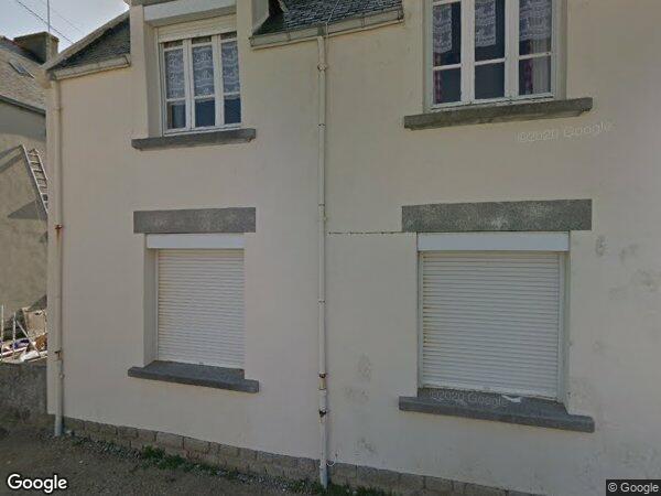 UNE MAISON À USAGE D'HABITATION