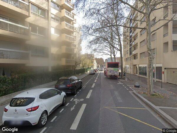 UN APPARTEMENT + UNE CAVE + UN EMPLACEMENT DE STATIONNEMENT