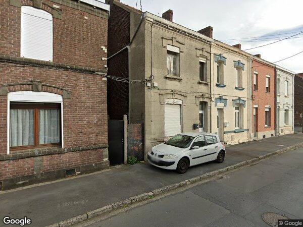 UNE MAISON À USAGE D'HABITATION