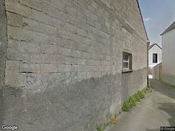 UNE MAISON À USAGE D'HABITATION